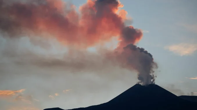 Esaurita fontana di lava sull’Etna, verso graduale riapertura aeroporto Catania 1 20240723 2041 oXQKFI
