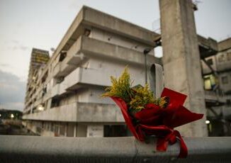 Crollo di Scampia, oggi i funerali delle vittime. Arcivescovo Napoli: "Tragedia che va oltre le macerie" 4 Crollo di Scampia oggi i funerali delle vittime. Arcivescovo Napoli Tragedia che va oltre le macerie