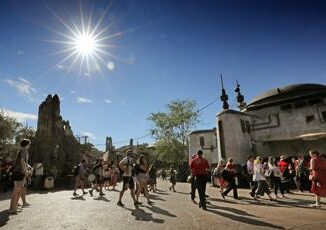 Disneyland, in Usa 14.000 impiegati minacciano primo sciopero in 40 anni 3 Disneyland in Usa 14.000 impiegati minacciano primo sciopero in 40 anni