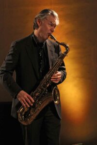 XXVI Dromos festival. Domani a Oristano Jan Garbarek col suo gruppo featuring Trilok Gurtu, e domenica la cantante maliana Fatoumata Diawara 1 JAN GARBAREK