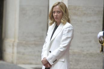 Post contro Meloni, Rai valuta possibili conseguenze per l’autore di ‘Affari Tuoi’