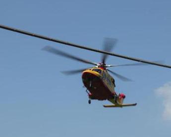 Roma, bimbo di 2 anni rischia di annegare in piscina: ricoverato in codice rosso