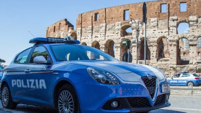 polizia roma colosseo auto della polizia a roma colosseo