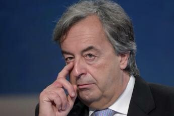 Burioni vs sindaca Potenza Picena: “Irresponsabile patrocinio a evento no vax”