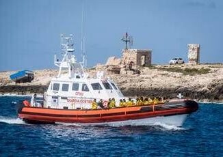 Migranti recuperati in mare a Lampedusa tre corpi due sono bambini