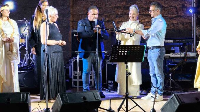 Premio Vittorio Inzaina: un palcoscenico per i giovani talenti sardi. 2 Premio Vittorio Inzaina Premiazione Evi Pattitoni