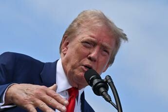 “Spari vicino a Trump”, ex presidente al sicuro. Il figlio: “Trovato un Kalashnikov, bloccato un uomo”