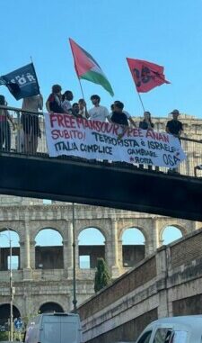 “Terrorista è Israele”, blitz Collettivi al Colosseo a sostegno palestinesi arrestati