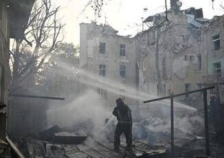 Ucraina tregua finita attacchi russi su varie citta sirene a Kiev