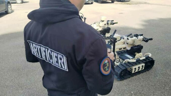 Esplosione a Carbonia: donna ferita da ordigno artigianale 1 Carabinieri Nucleo Artificieri