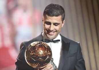 Pallone d’Oro a Rodri, le reazioni: da Vinicius ad Ancelotti, non si fermano le polemiche