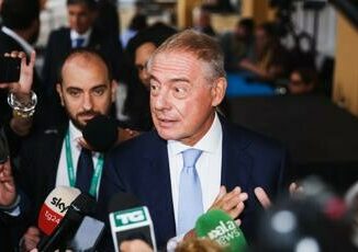 Urso: "Riesaminare le modalità che porteranno allo stop dei motori endotermici" 3 Urso Riesaminare le modalita che porteranno allo stop dei motori endotermici