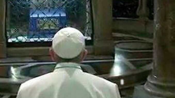 Defunti, Papa Francesco sceglie momento di silenzio al posto dell’Omelia