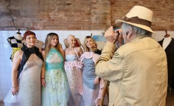 Presentato “DIAKRONICA – Bellezza nel tempo”: Il calendario Tricostarc Ets 2025 con gli scatti di Italo Zannier