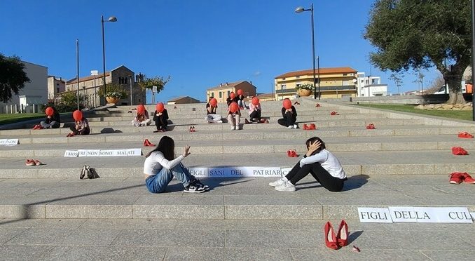 Scuola media Diaz per la Giornata contro la violenza sulle donne 1 ridim Scuola media Diaz per la Giornata contro la violenza sulle donne