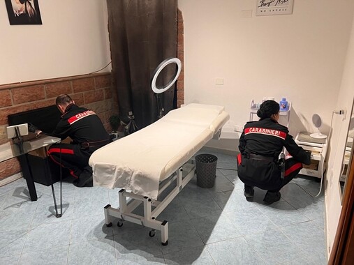 Cagliari: scoperto ambulatorio abusivo di medicina estetica durante un’operazione dei Carabinieri 1 carabinieri centro estetico abusivo 1