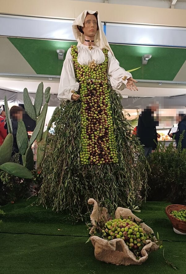 Gonnosfanadiga: successo della 37ª Sagra delle Olive tra tradizione e innovazione 1 Sagra delle olive a Gonnosfanadiga
