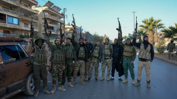 Siria nel caos, insorti annunciano controllo di Aleppo e entrata ad Hama