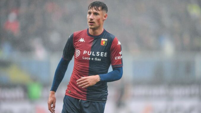 Pinamonti e un autogol dopo il rosso a Tourè, il Genoa passa a Udine