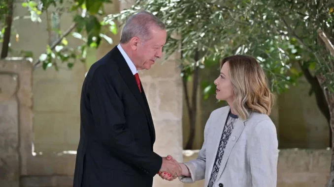Meloni sente Erdogan, preservare l’unità territoriale della Siria