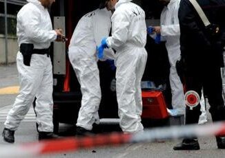 Accoltella a morte compagno dopo lite in casa, arrestata 33enne a Monza 4 Accoltella a morte compagno dopo lite in casa arrestata 33enne a Monza