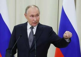 Afghanistan Putin firma disegno di legge per riconoscere i Talebani