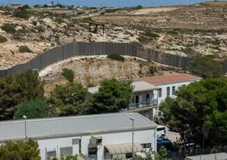 Bambina sopravvissuta a naufragio procuratrice minori Natale in comunita per Yasmine