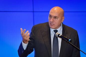 Crosetto: “Guerra ha diminuito di oltre il 50% passaggio navi, impatto su costo materie prime”