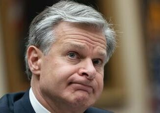 Fbi si dimette il direttore Wray. Trump Gran giorno per America