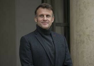 Francia Macron Entro 48 ore il nuovo premier