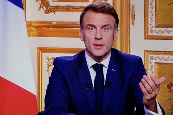 Francia, Macron: “Nominerò premier nei prossimi giorni, resterò presidente fino a fine mandato”