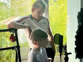 La favola di Natale il piccolo Simone e il sogno realizzato di una canzone con Achille Lauro