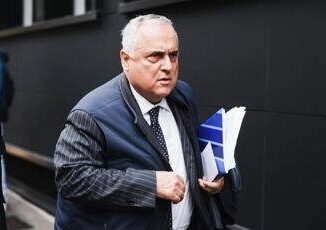 Lotito in questura presenta denuncia dopo video telefonata virale sui social