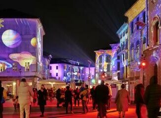 Natale la storia segreta delle luminarie tutte le curiosita sulla tradizione che illumina le citta