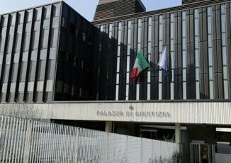 Reggio Emilia 77enne trovato morto fratelli accusano la moglie