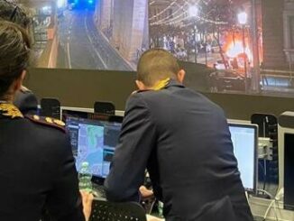 Roma, auto Gpl prende fuoco in via Cola di Rienzo 2 Roma auto Gpl prende fuoco in via Cola di Rienzo