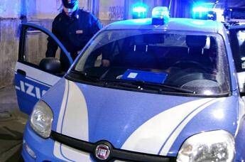 Roma, fugge da polizia e finisce contro palo: morto, in auto 25 chili di cocaina