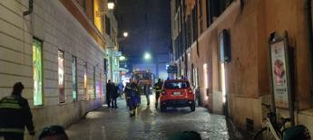 Roma, metro Spagna chiusa per fumo sospetto: vigili del fuoco sul posto