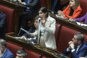 Schlein alla premier: “Scenda dal ring, mondo di ‘Ameloni’ smentito dai numeri”