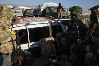 Siria, fazioni armate entrate a Hama. Truppe di Assad si ritirano da città