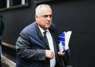 Sito olandese da del mafioso a Lotito lambasciatore italiano protesta