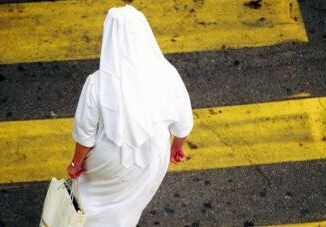 Suora manolesta ruba bancomat alla madre superiora e preleva mille euro