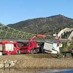 Villaputzu Camion in bilico sul guado del Flumendosa