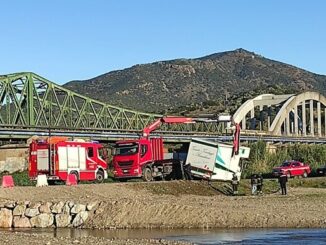Villaputzu Camion in bilico sul guado del Flumendosa