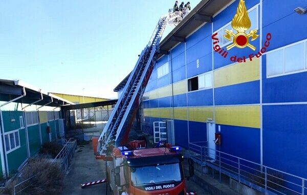 Incendio a Monastir: Fiamme sui pannelli fotovoltaici nei pressi del Kartodromo 1 Incendio kartodromo Monastir