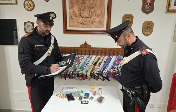 Sestu, 21enne arrestato per spaccio: sequestrate droghe e denaro 1 sequestro droga a sestu