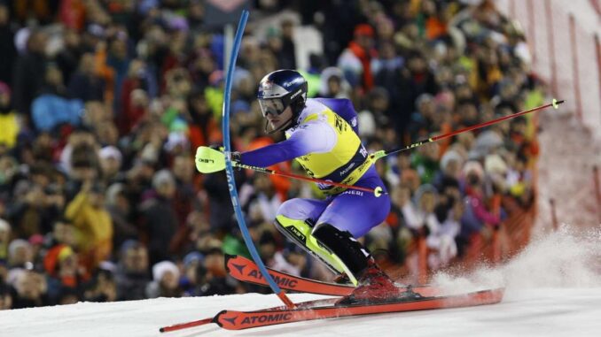 Capolavoro Vinatzer, secondo posto nello slalom a Kitzbuehel