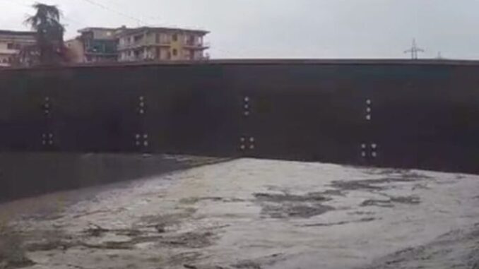 Bomba d’acqua su Firenze, città allagata