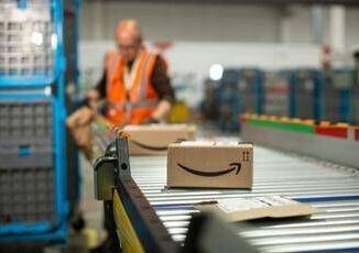 Amazon aumenta a 1.876 euro salario mensile lordo di ingresso per dipendenti rete logistica