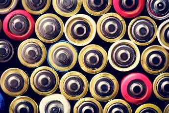 Batterie ‘killer’ per bambini, 68 decessi negli ultimi 20 anni nel mondo